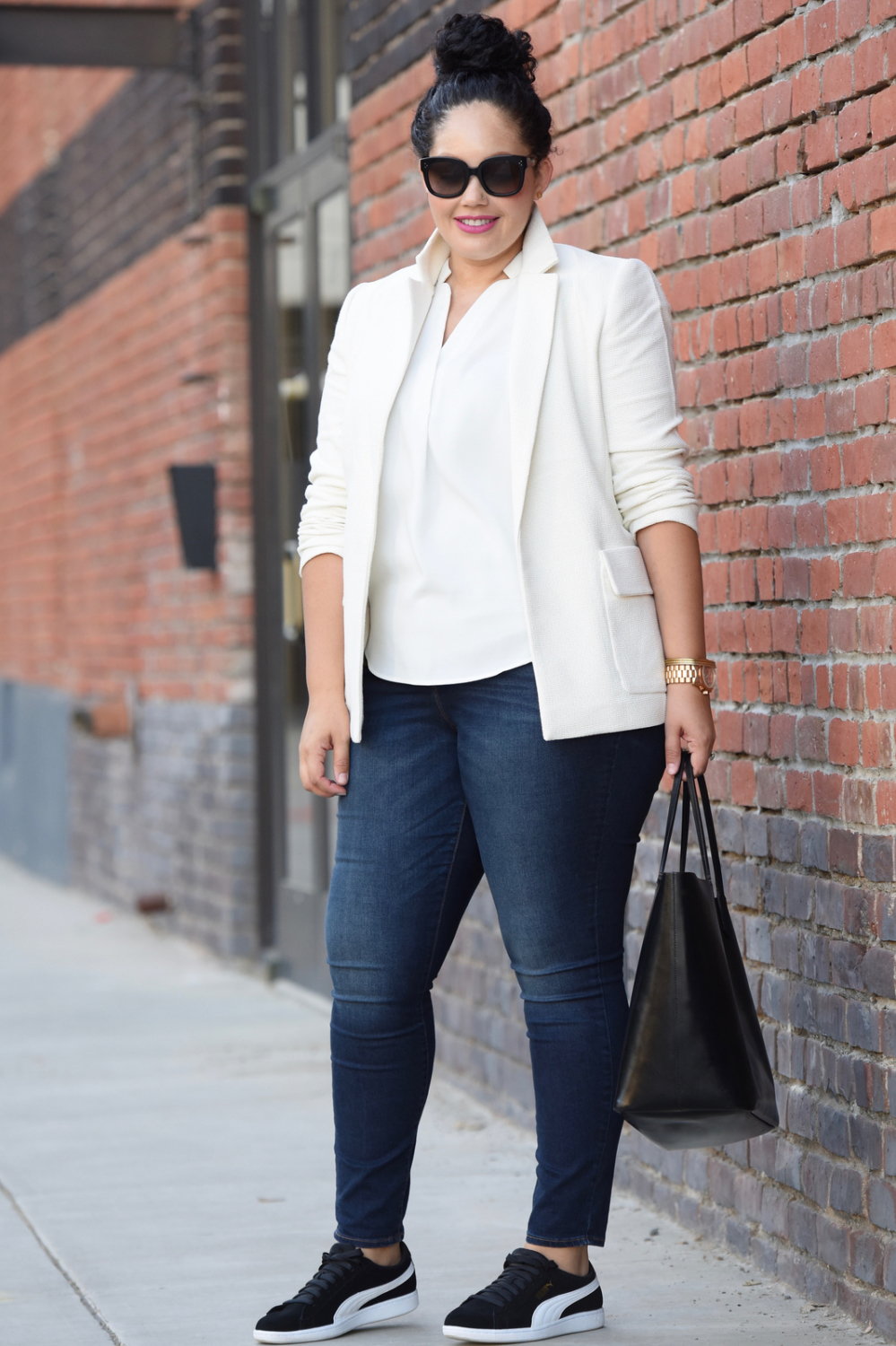 Il existe également des options pour les beautés luxuriantes. belyj-pidzhak-zhenskij_ (10)