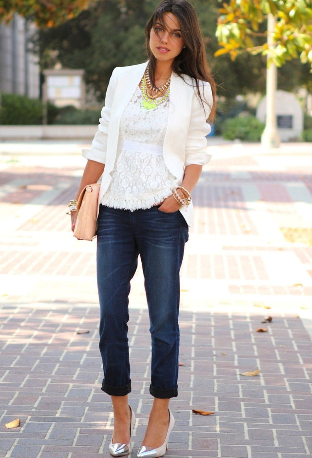 C'est toujours agréable quand une fille s'habille avec goût. belyj-pidzhak-zhenskij_ (6)