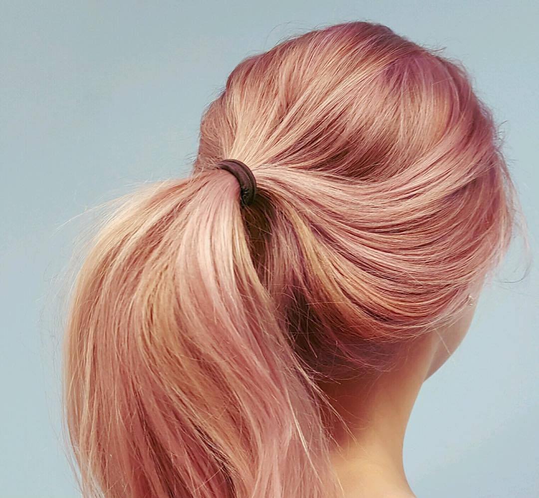 Kun aloitat värjäyksen, sinun on varmistettava, että hiuksesi ovat täysin terveet. klubnichnyj-blond_ (16)