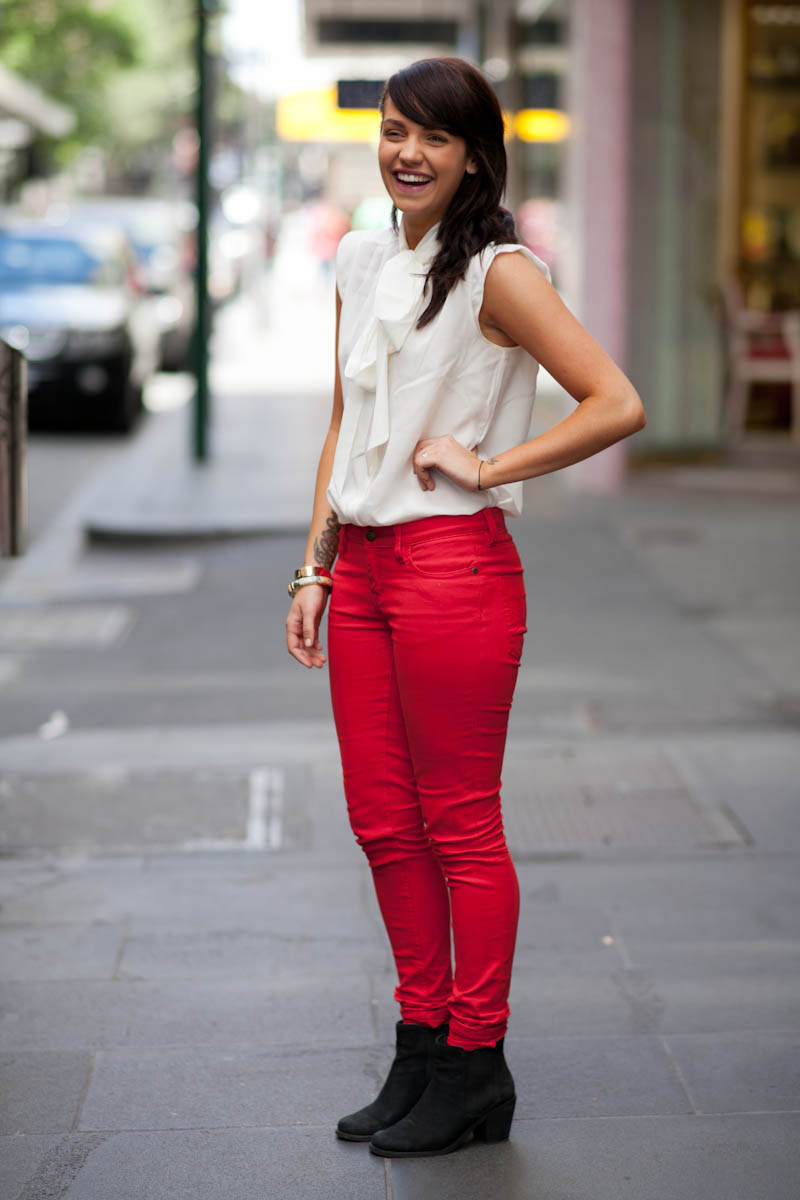 Tenue lumineuse et décontractée krasnye-bryuki-zhenskie_ (36)