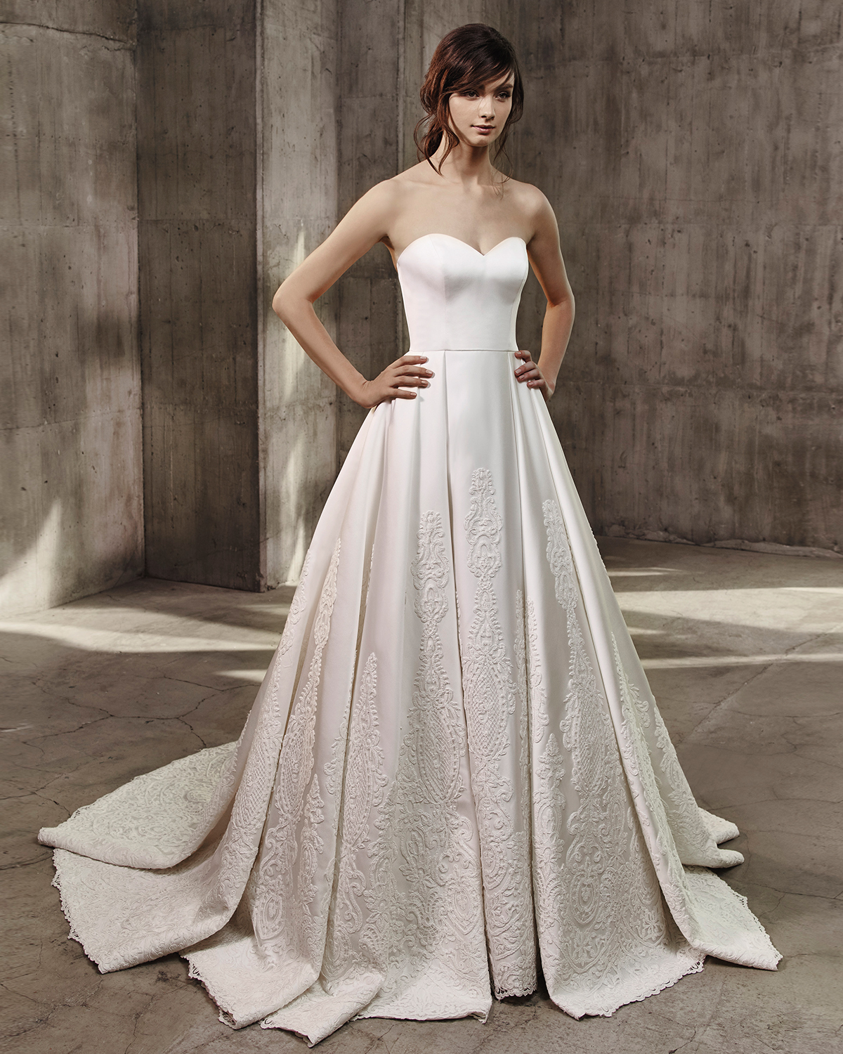 Haut laconique et jupe luxueuse svadebnye-platya-foto_ (5)