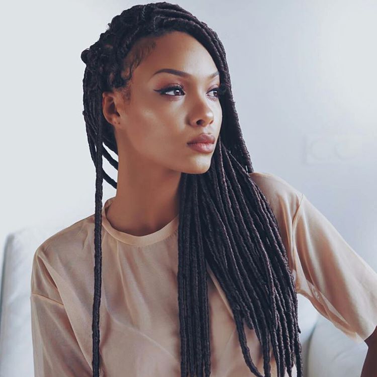 Des cheveux longs juste faits pour ces coiffures. afrikanskie-kosichki-foto_ (10)