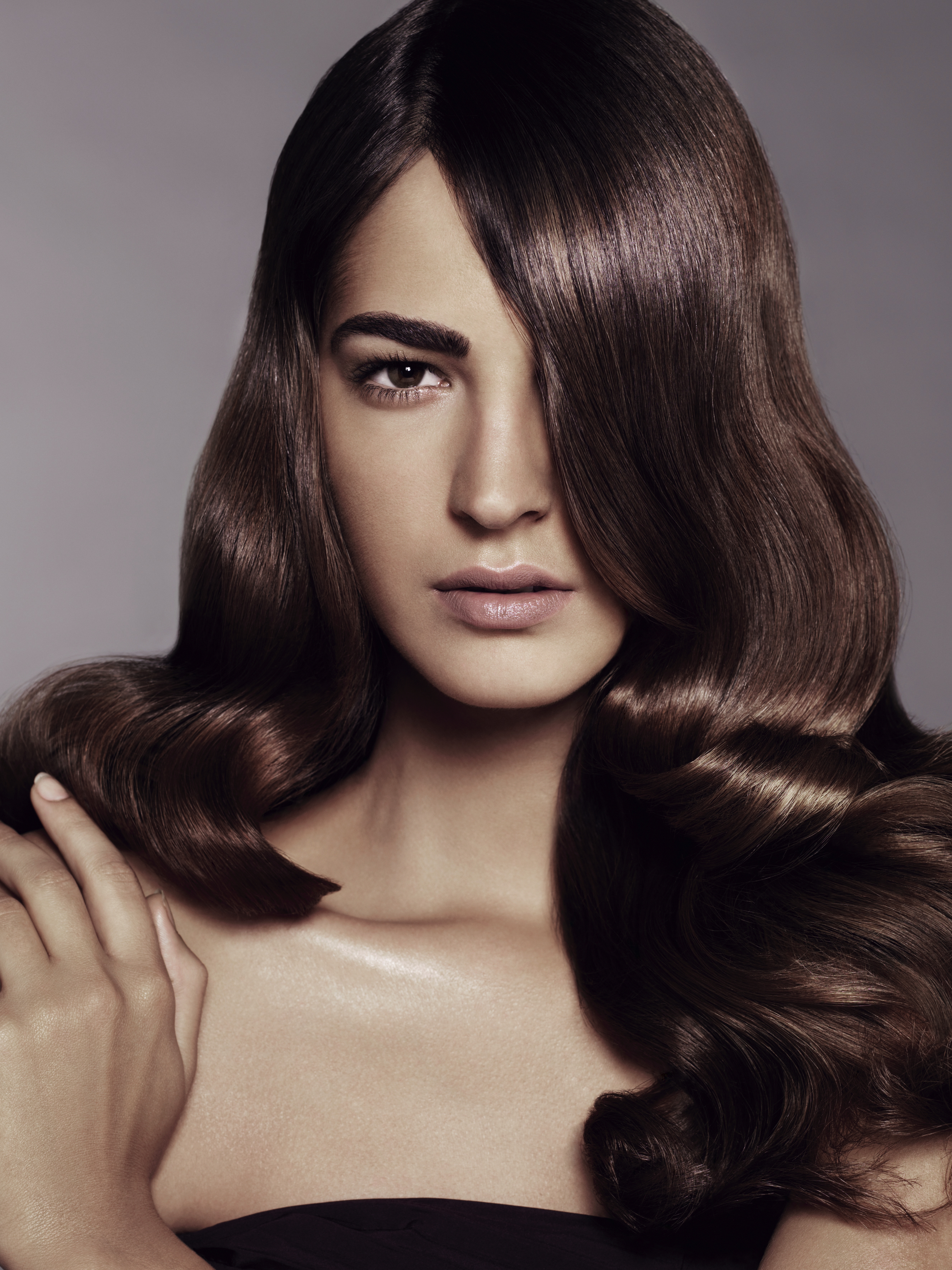 Cette manipulation ajoutera du volume à vos boucles. glazirovanie-volos_17