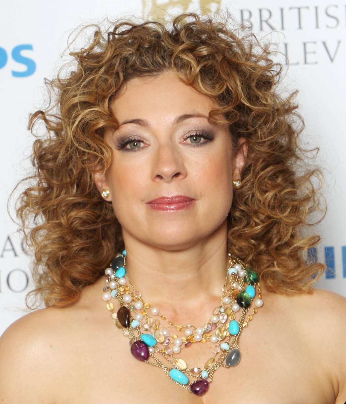 himicheskie-zavivki-na-srednie-volosy-foto_54