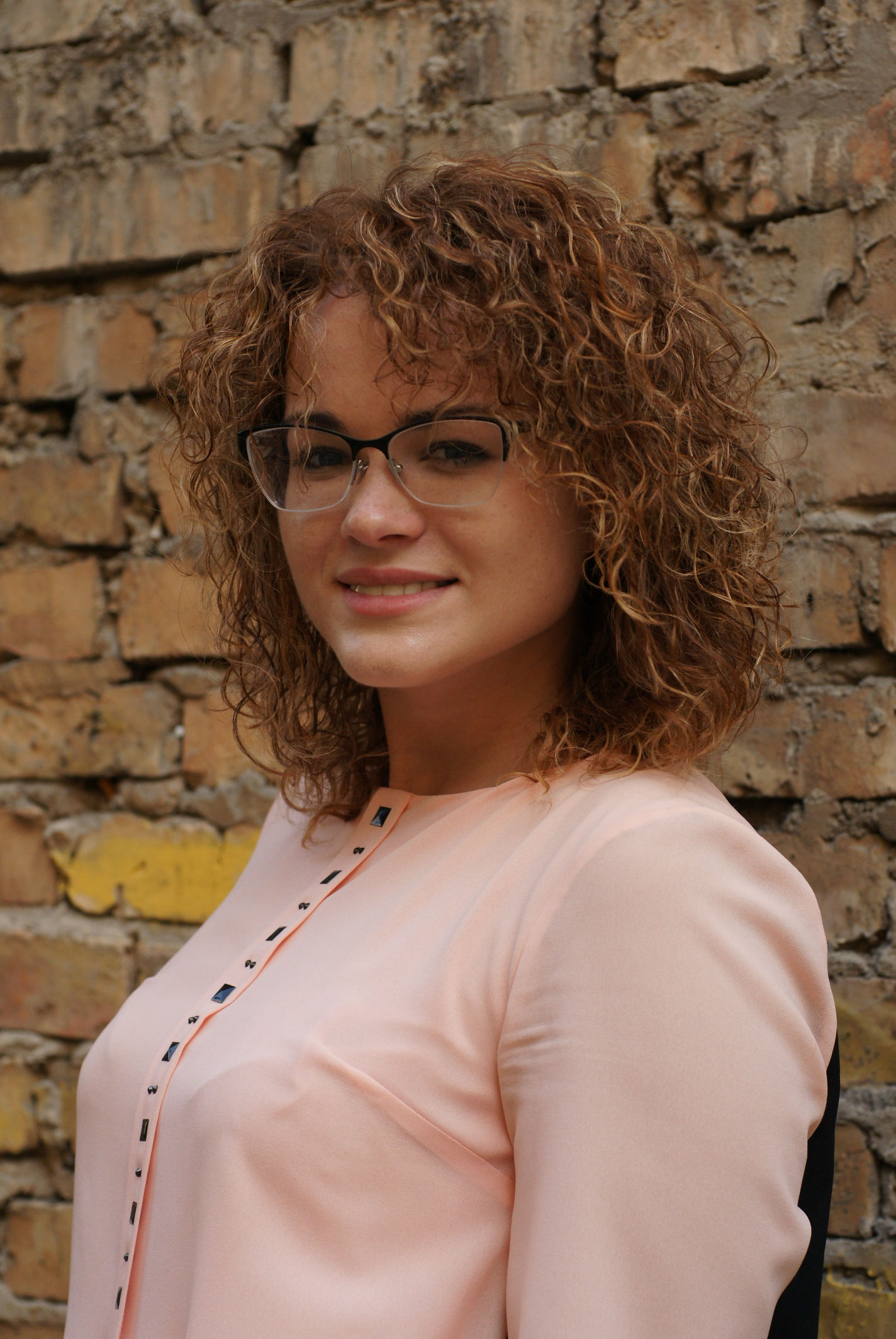 Avant la procédure, assurez-vous de consulter le maître himicheskie-zavivki-na-srednie-volosy-foto_8