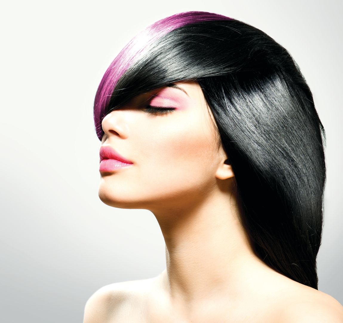 Mèche rose chic sur cheveux noirs kolorirovanie-foto_12