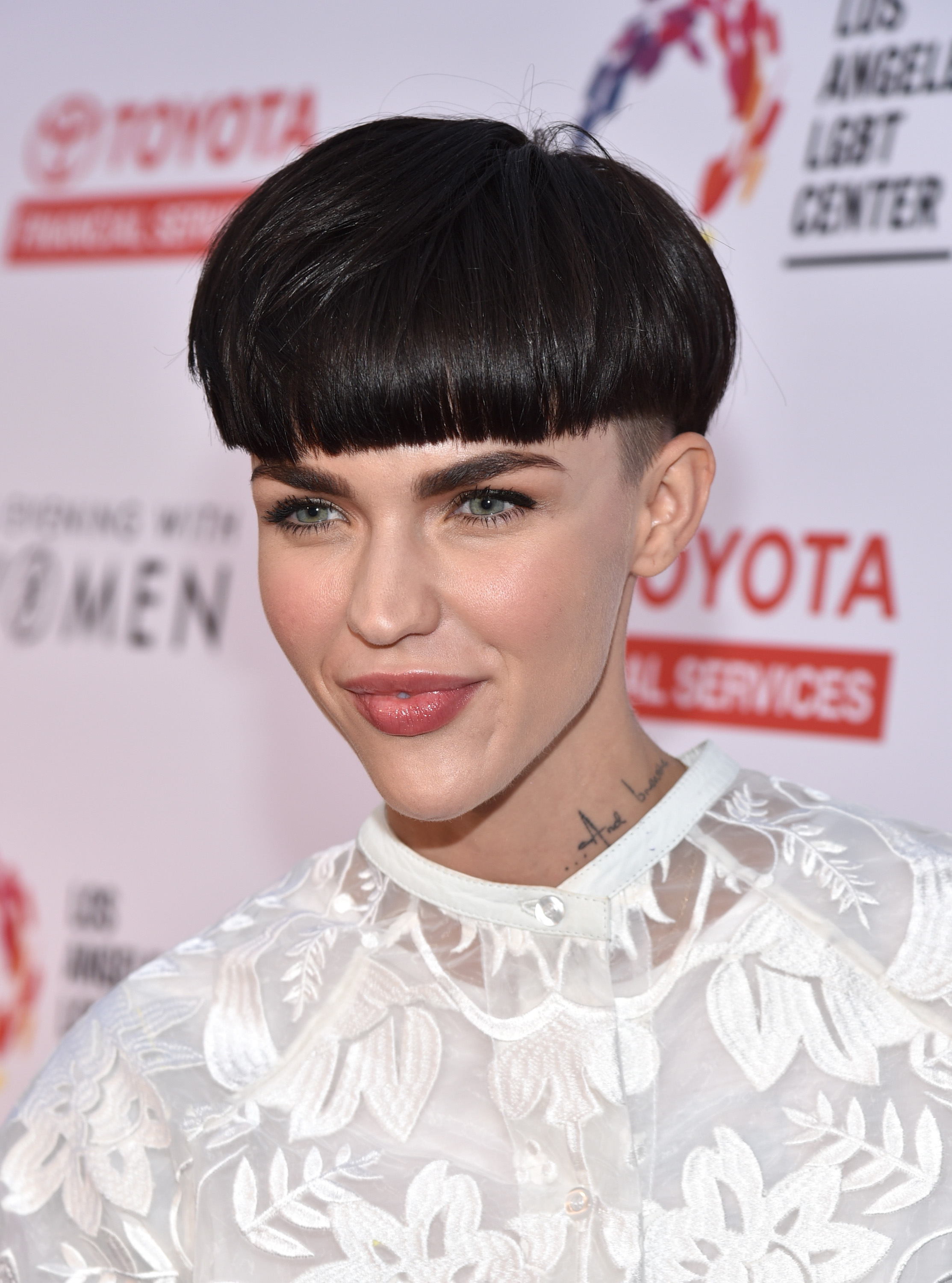 Vous pouvez désormais changer souvent de coiffure. strizhka-piksi-foto_28