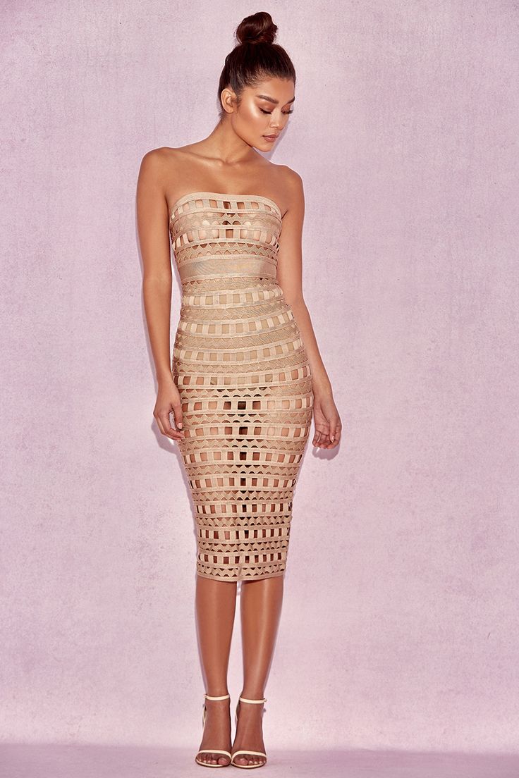 Souligne parfaitement les formes féminines bandazhnye-platya-foto_61