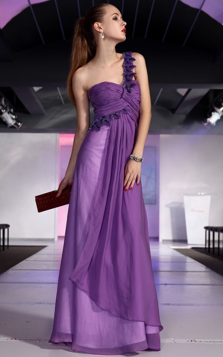 Dans une telle robe, vous serez tout simplement magnifique ! fioletovye-platya-foto_29