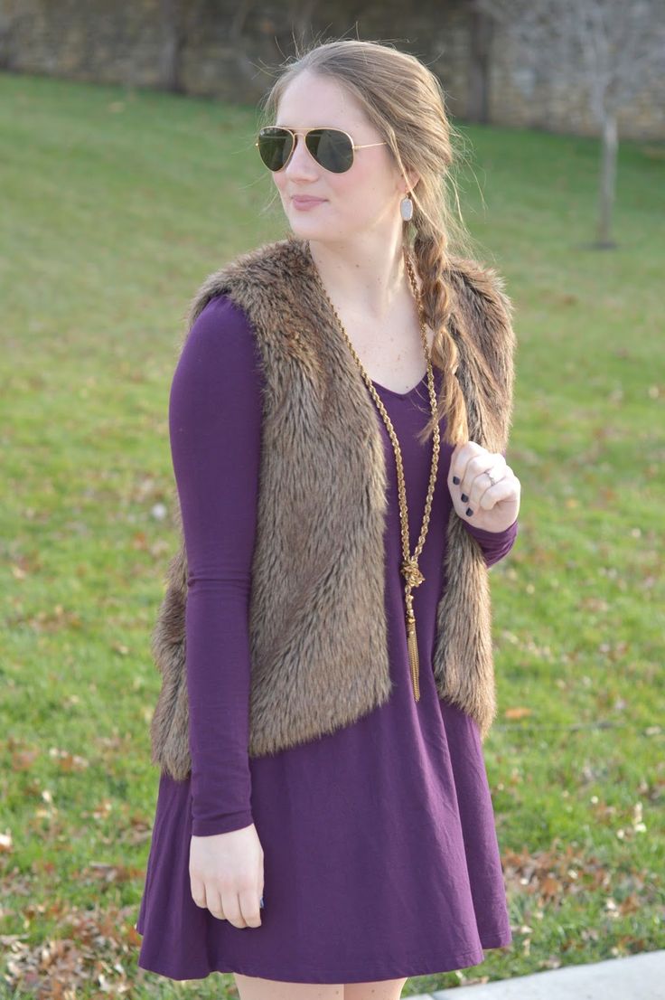 Accord parfait avec un gilet en fourrure fioletovye-platya-foto_32