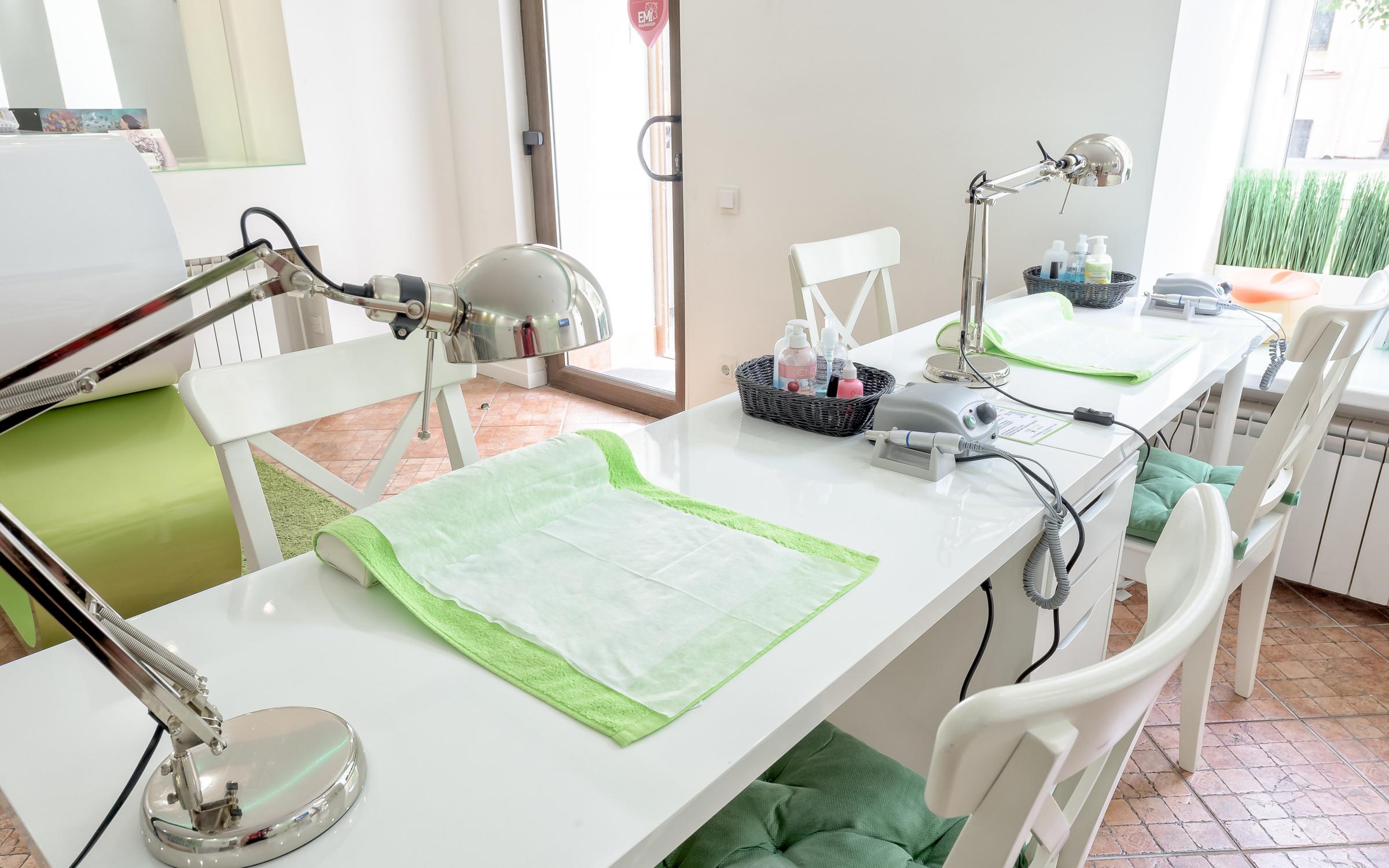 lampa-nastolnaya-dlya-manikyura_8