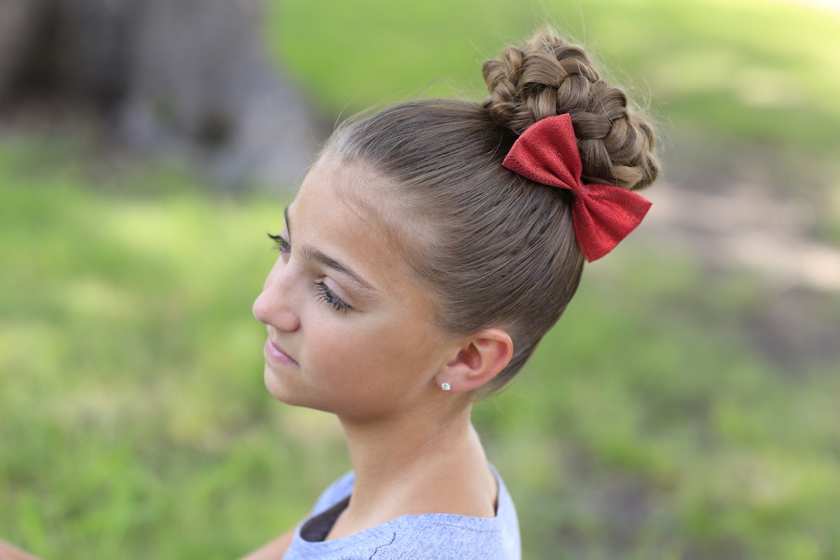 Ajout d'arc rouge pricheski-na-dlinnye-volosy-foto_47