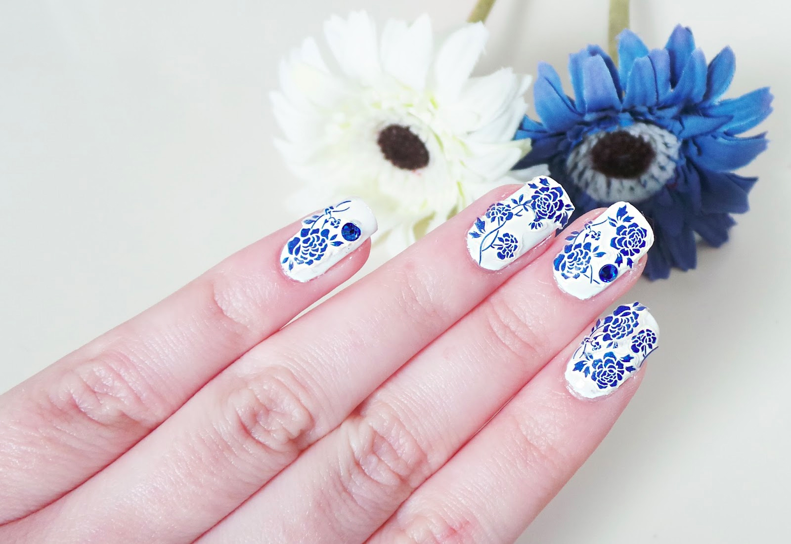 shilak-foto-nogtej-s-risunkami_53