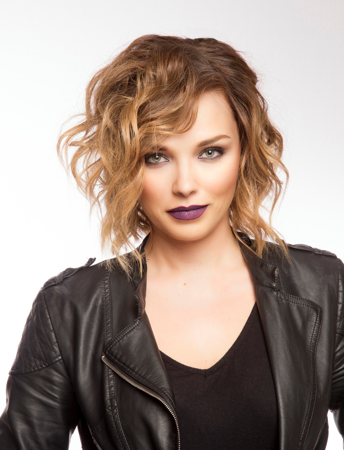 Asymétrie élégante strizhki-dlya-kruglogo-litsa-foto_19