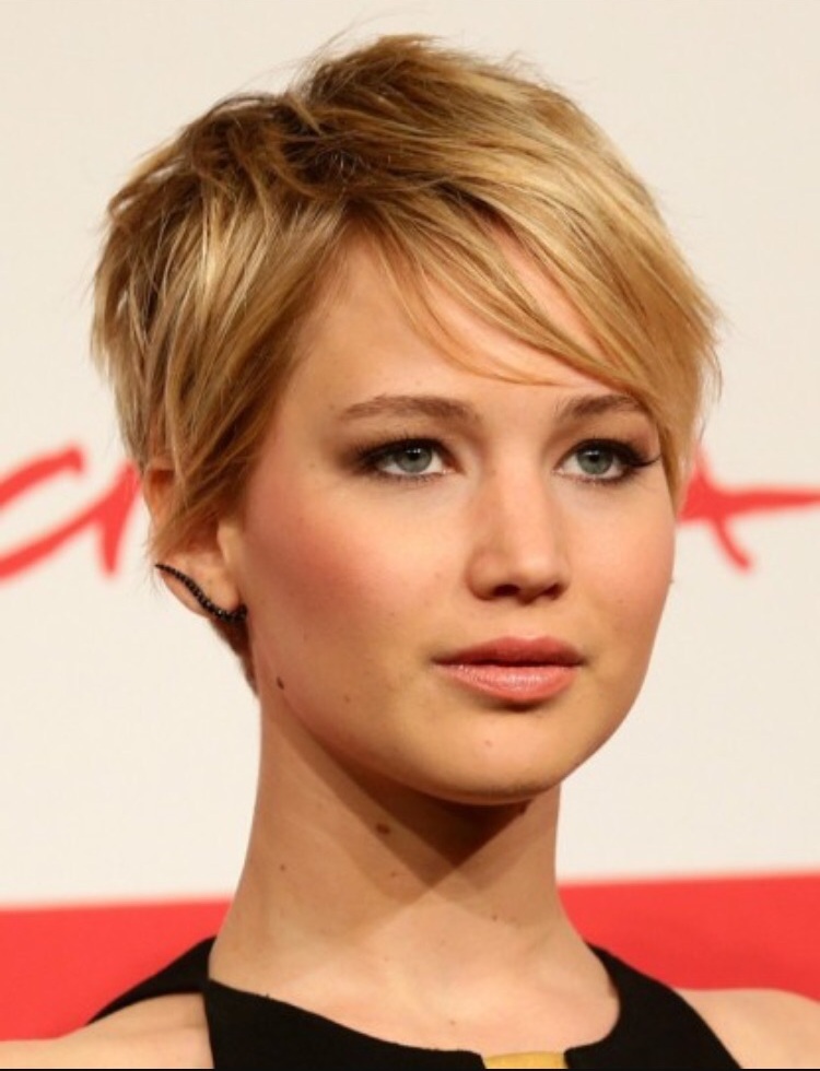 Avec cette option, vous pouvez mettre en valeur tous les avantages de votre visage. strizhki-dlya-kruglogo-litsa-foto_7