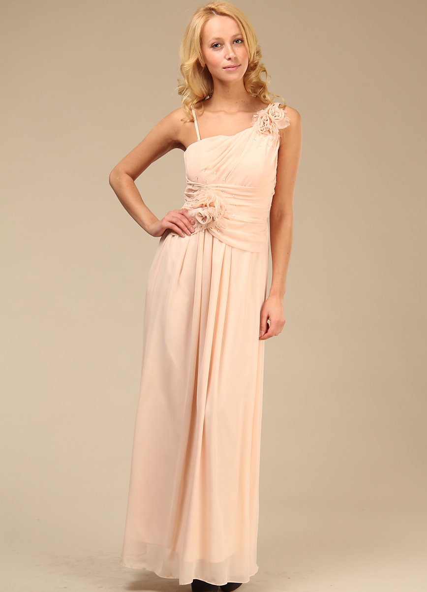 En axelmodell bezhevoe-plate-foto_4