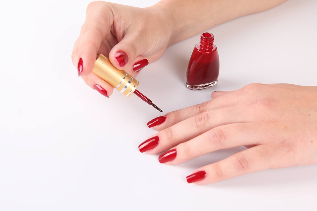 Nail art lumineux et riche krasnyj-manikyur-photo_