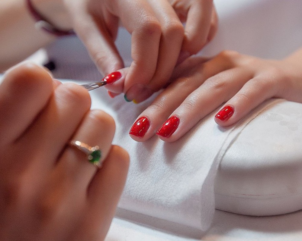 krasnyj-manikyur-foto_7