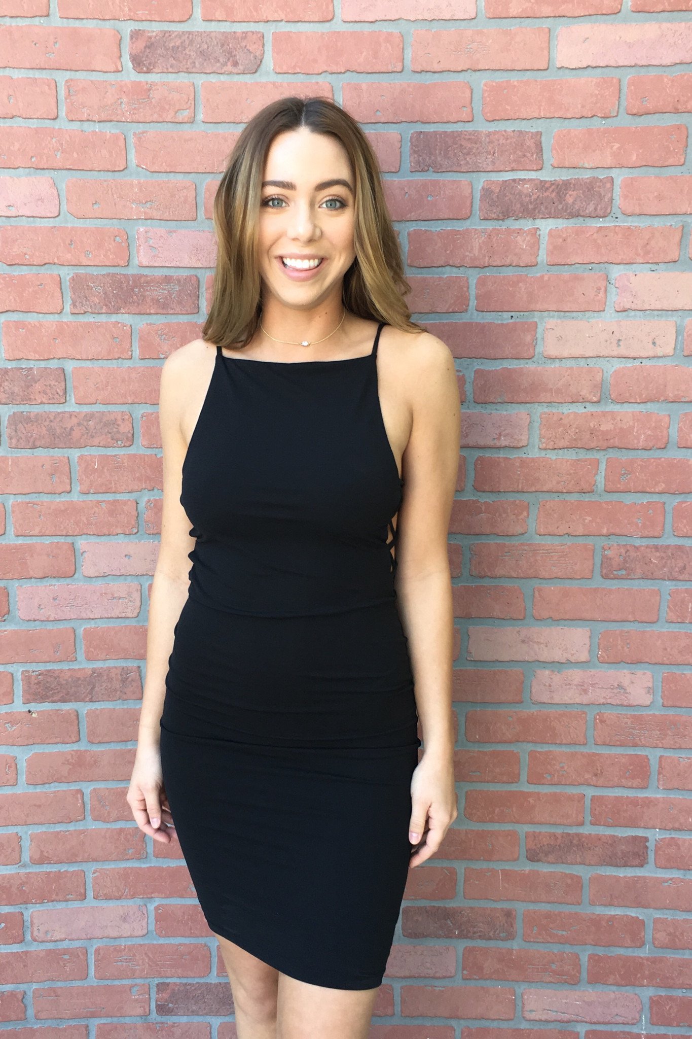 Tenue gracieuse à bretelles malenkoe-chernoe-plaque-photo-novinki_2