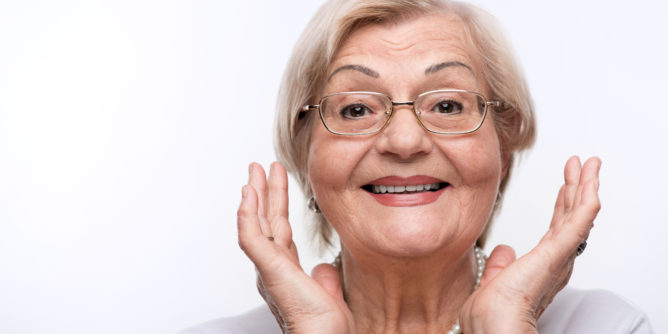 Mint mindig, ne felejtse el felvinni egy réteg hidratálót a végén. maska-iz-banana-dlya-litsa_12