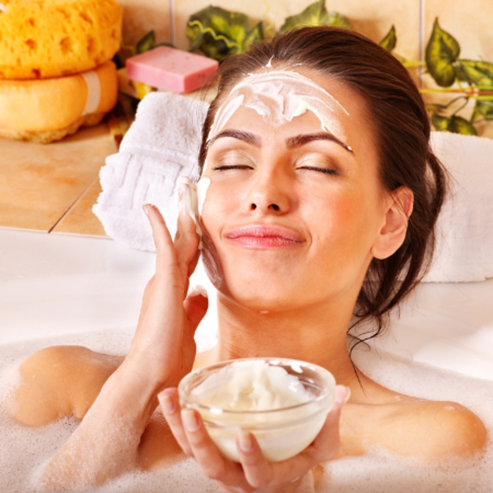 Gyümölcskeverék alkalmazási folyamata maska-iz-banana-dlya-litsa_9