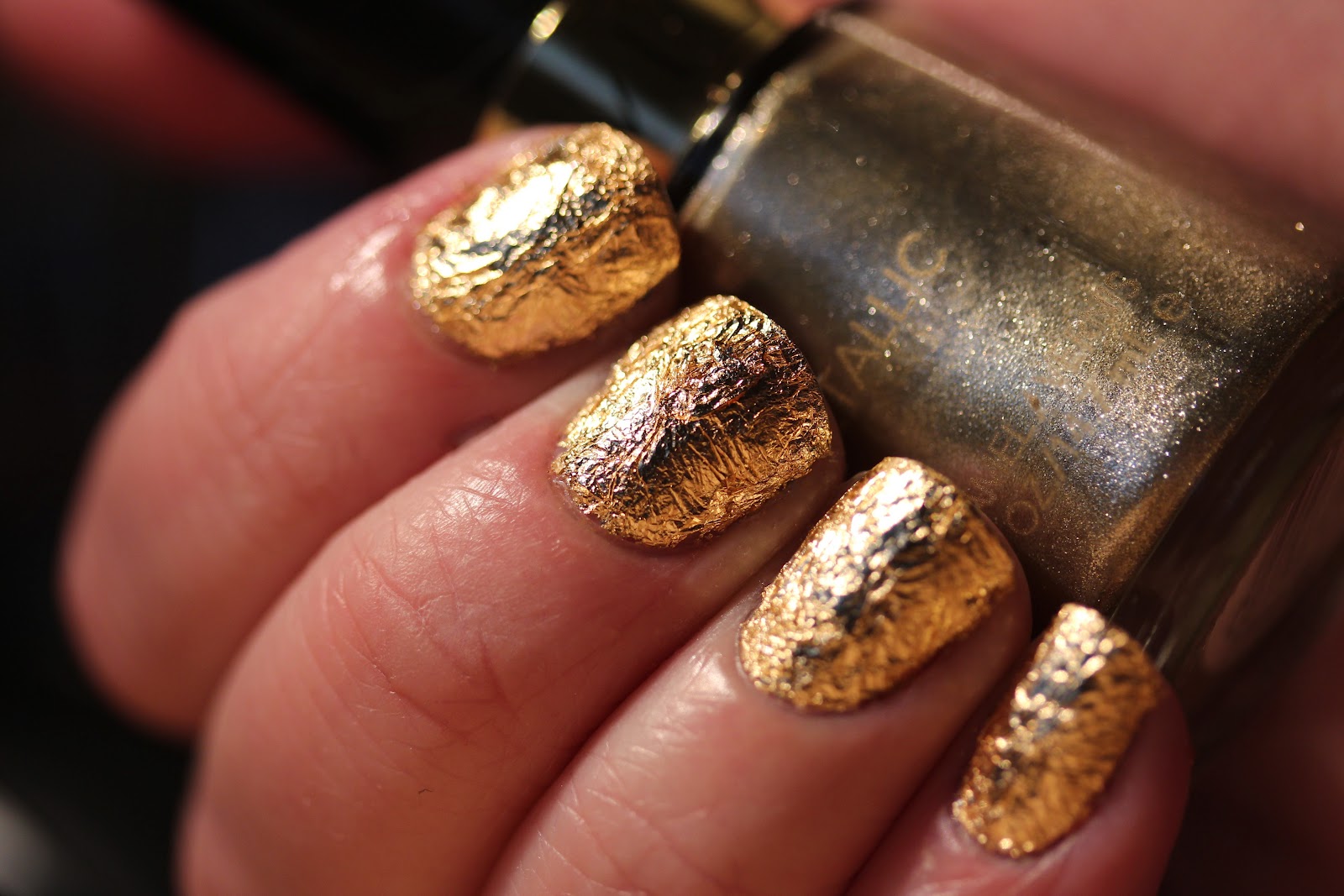 Underbart gyllene zerkalnyj-manikyur-foto_30