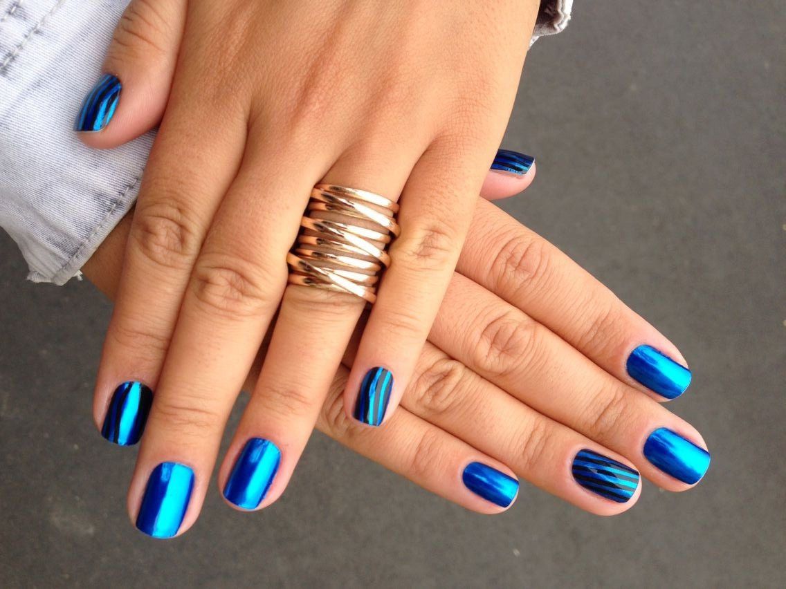 Ljusblå zerkalnyj-manikyur-foto_33