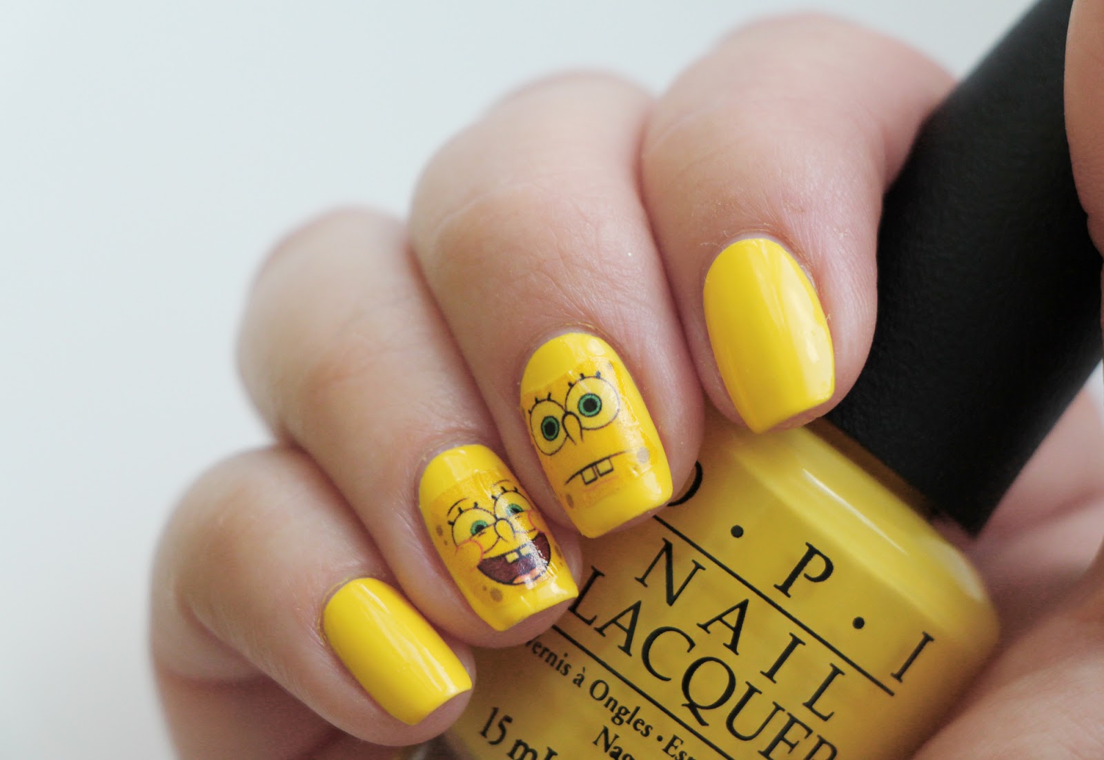 Sarjakuva Paavo kynsiin zheltyj-manikjur-foto_3