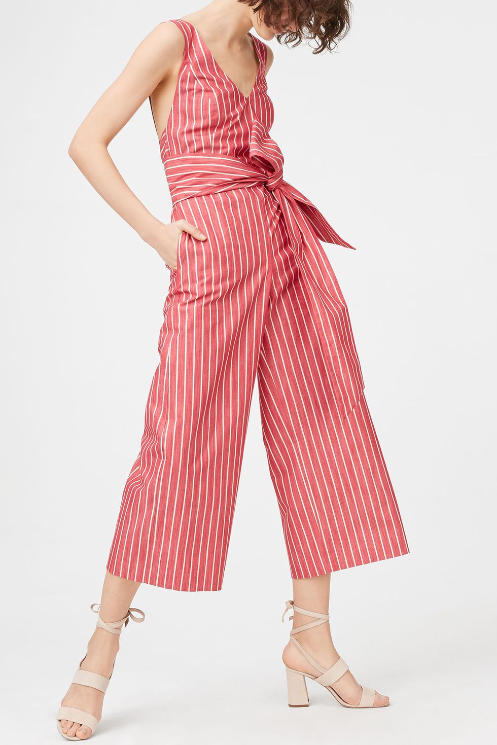 Les salopettes-culottes se sont avérées être au sommet de l'industrie de la mode, car un produit combine deux tendances à la fois. kyuloty-zhenskie-foto_ (1)