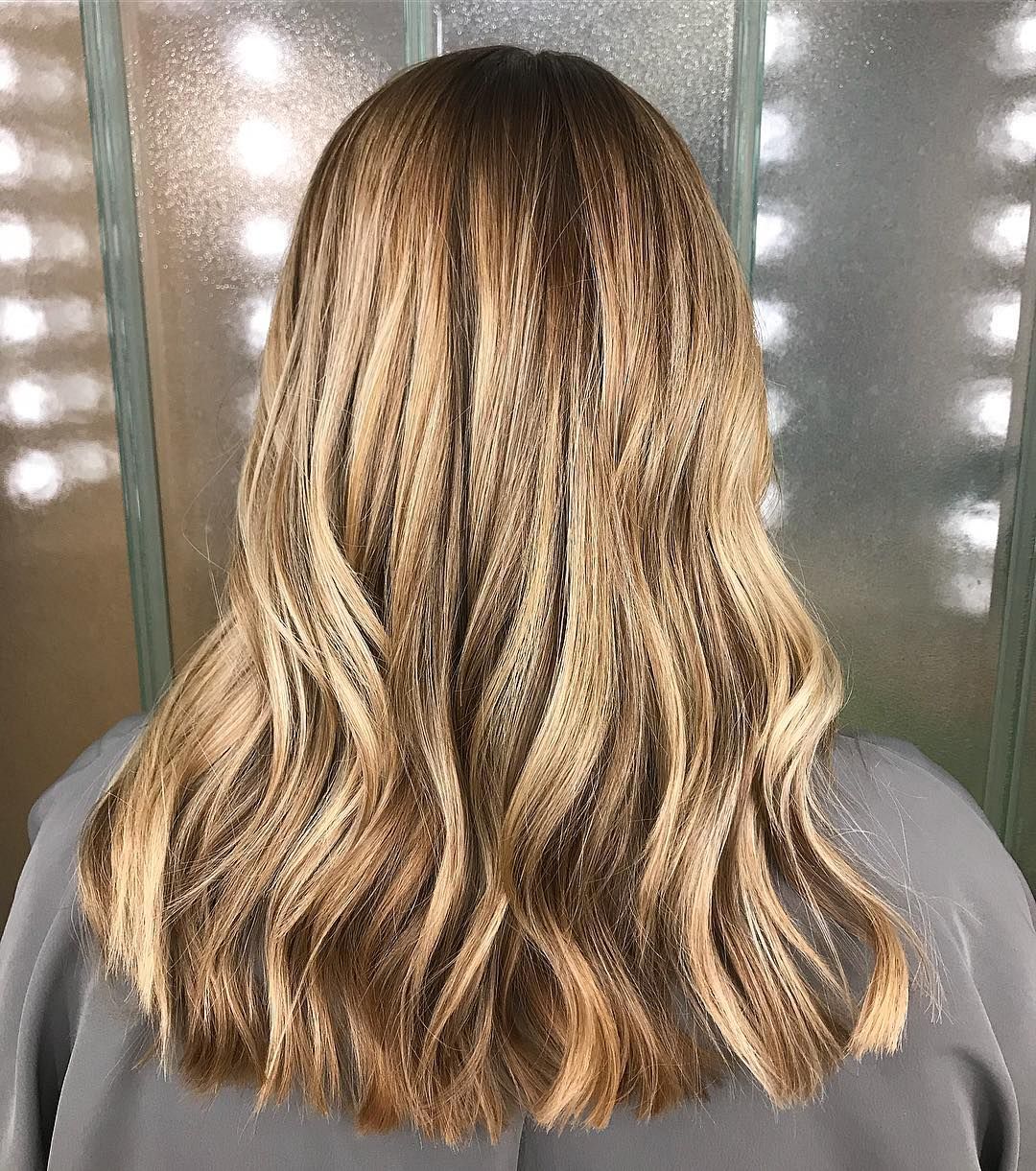 Den gyllene paletten är bortom konkurrens, så om du föredrar trevliga och lugna toner finns det mycket att välja mellan modnyj-tsvet-volos-foto_ (38)