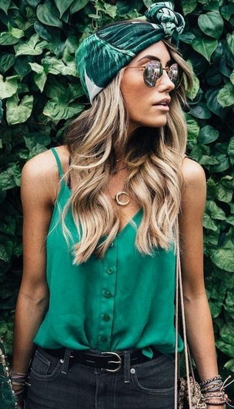 Z dużym węzłem na czole povyazka-dlya-volos_ (22)