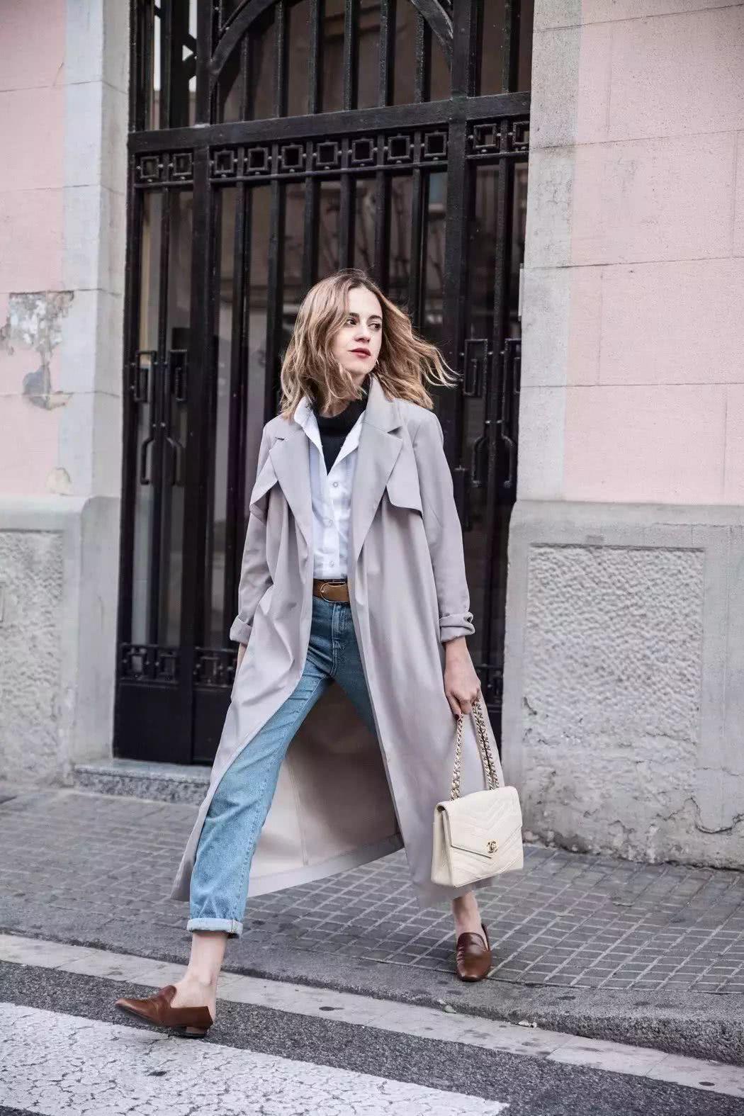 Chaque fille qui aime rester dans l'air du temps devrait compléter sa garde-robe avec un tel produit. s-chem-nosit-tranchée_ (1)