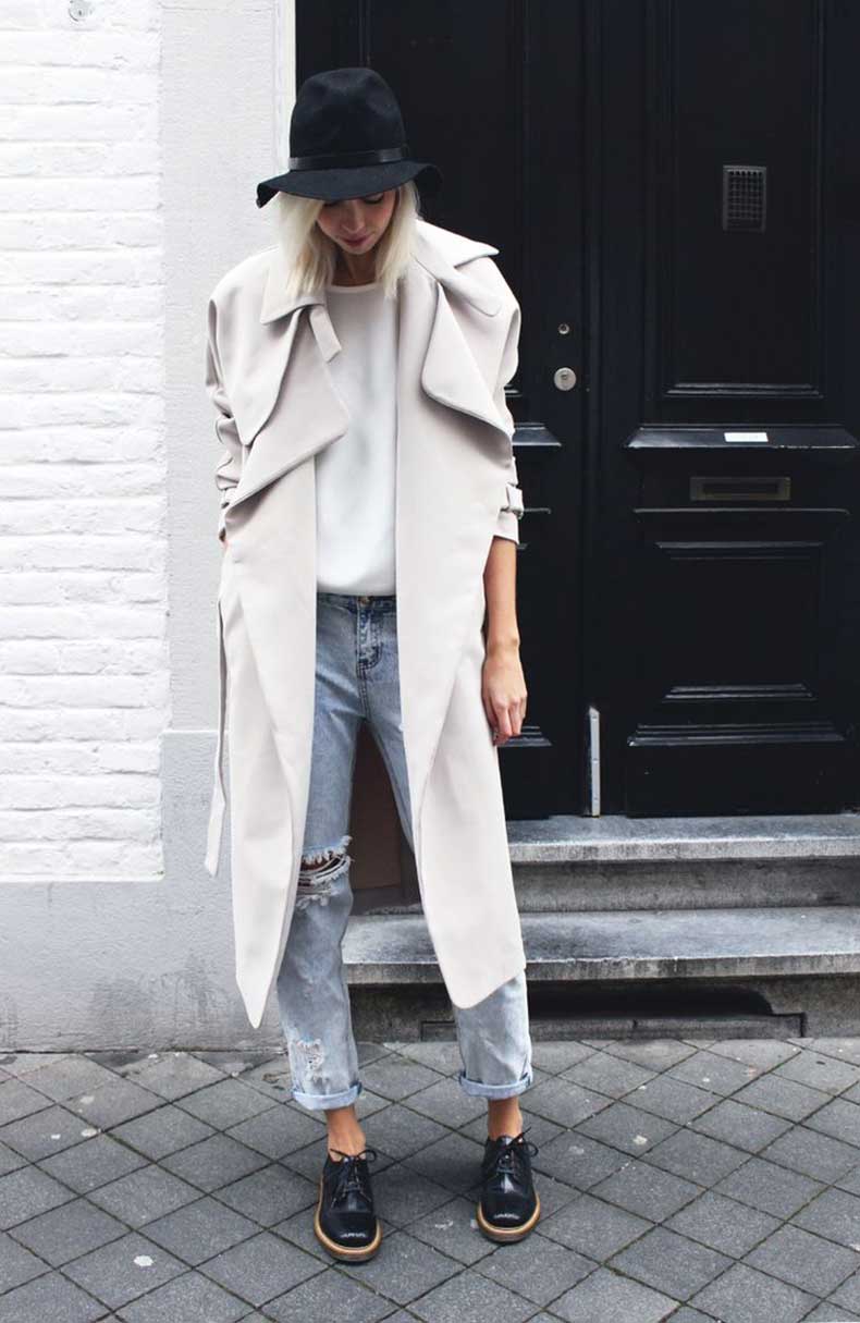 Le classique implique la présence d'une ceinture confortable et facile à nouer, soulignant visiblement la ligne de taille. Certains gadgets incluent des anneaux sous la ceinture. s-chem-nosit-tranchée_ (48)