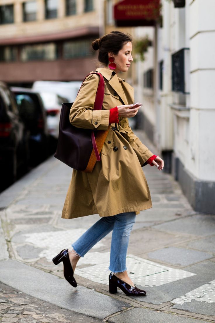 La longueur moyenne est considérée comme la solution idéale pour toutes les occasions. Il convient aux femmes de toutes tailles et de toutes corpulences. s-chem-nosit-tranchée_ (8)