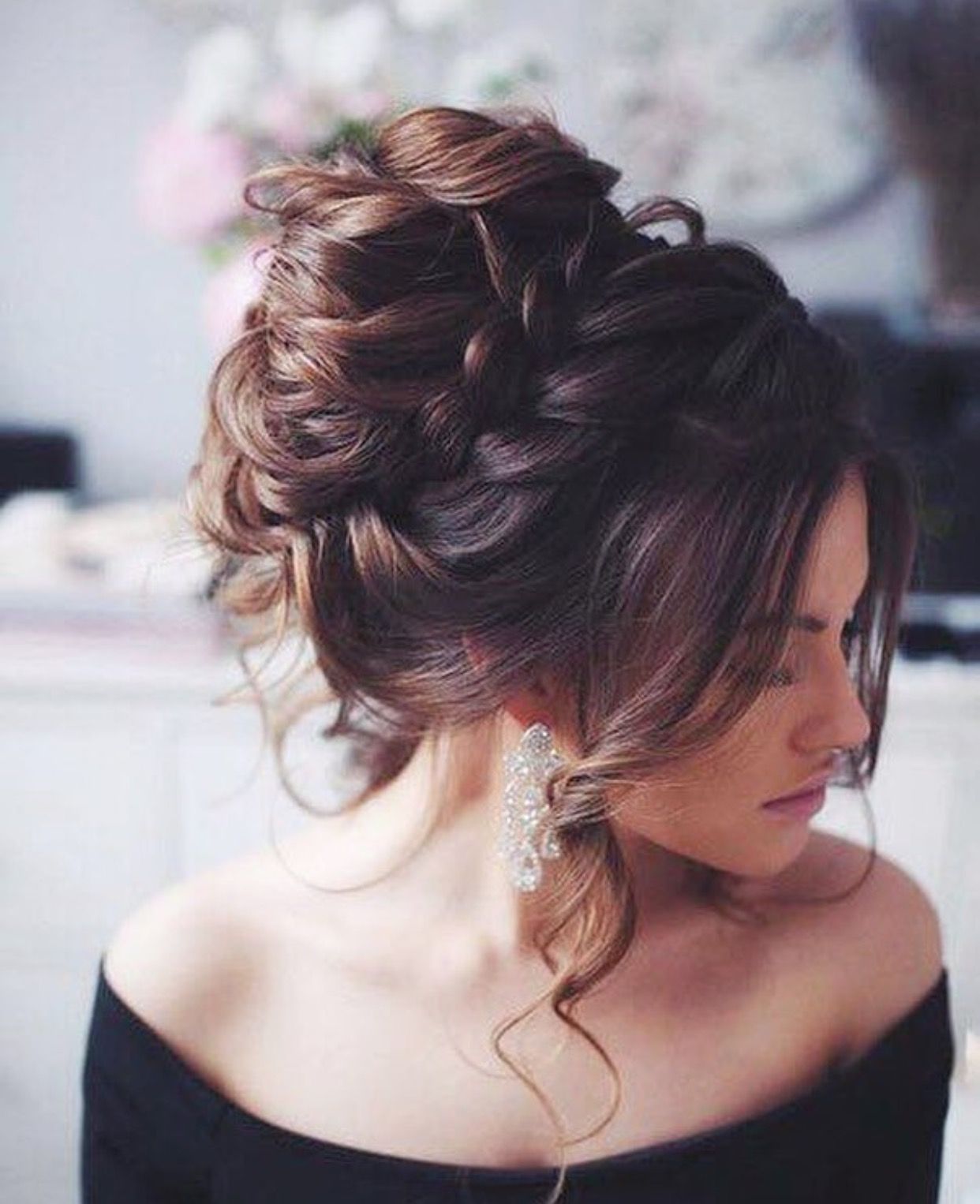 Bizonyos típusú tervek esetén előzetesen fel kell zárni. Ez jobbá teszi a térfogati szerkezeteket. vysokie-pricheski-na-vypusknoj_ (21)