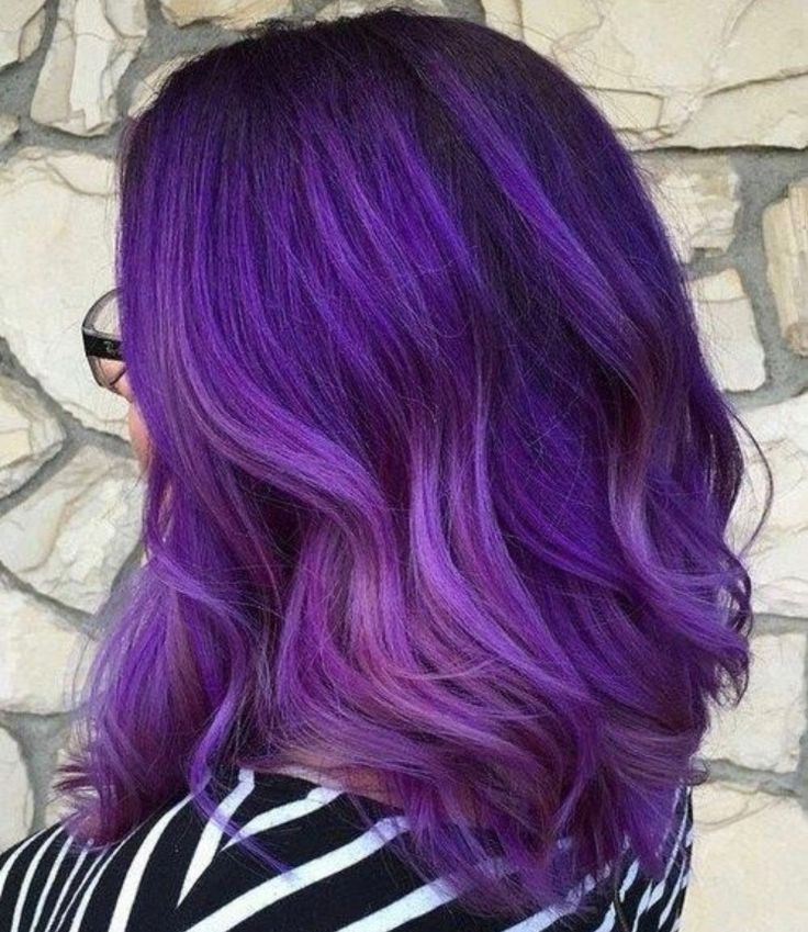 Efektowny wygląd wymaga starannej konserwacji. Przygotuj się na regularne stylizacje i zdobądź stylowe fryzury fioletovyj-tsvet-volos_ (48)