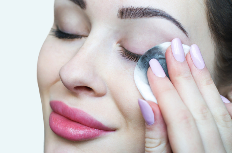 Loại bỏ hoàn hảo lớp mascara không tan trong nước, bút kẻ mắt lâu trôi và cùng một cây bút chì kẻ mắt không thấm nước gidrofilnoe-maslo_ (2)