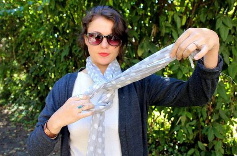 C'est simple kak-krasivo-zavyazat-platok-na-shee_ (45)