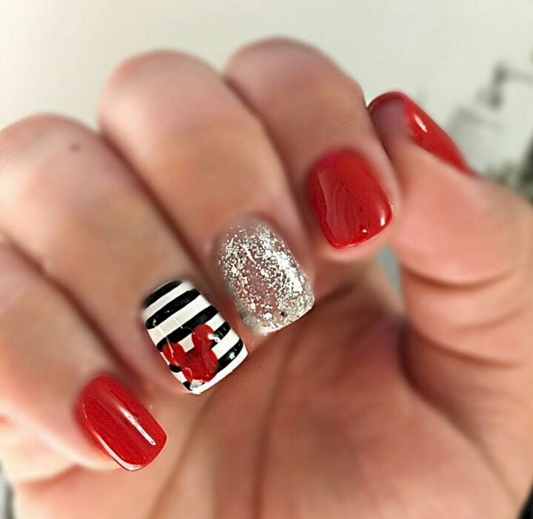 Mickeys ränder och ansikten manikyur-s-risunkom-foto_ (19)