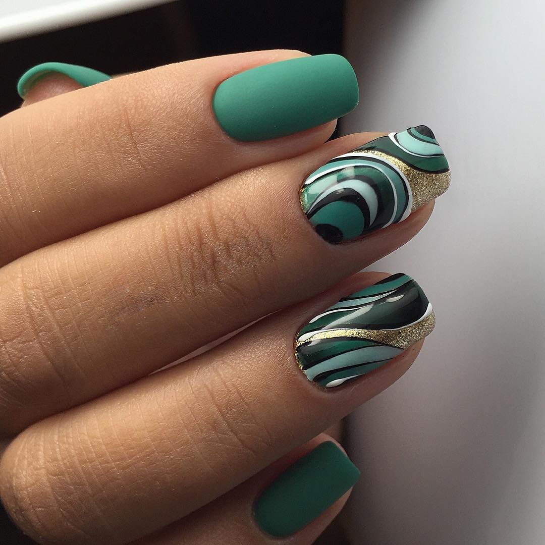 Flerfärgade fläckar manikyur-s-risunkom-foto_ (37)