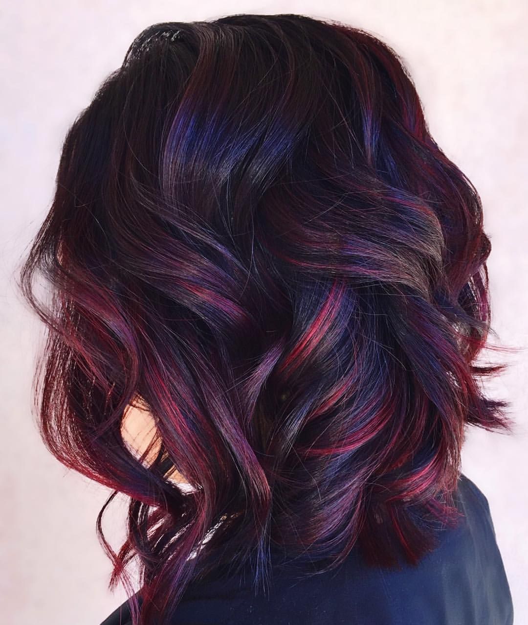 Les mèches douces et les jeux de couleurs adoucissent les grands traits, arrondissent l'ovale du visage melirovanie-na-korotkie-volosy_ (1)