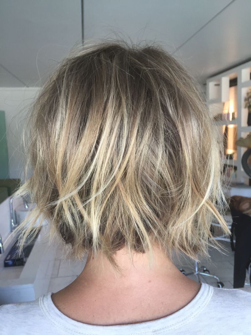 Les blondes choisissent le plus souvent une luxueuse coloration hollywoodienne ou italienne. melirovanie-na-korotkie-volosy_ (2)