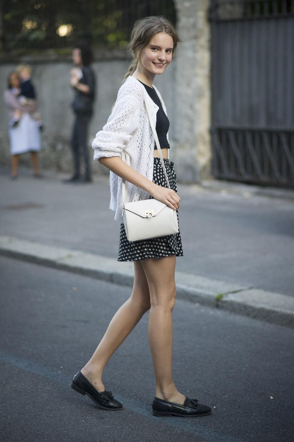 Avec une jupe légère s-chem-nosit-lofery-zhenskie_ (1)