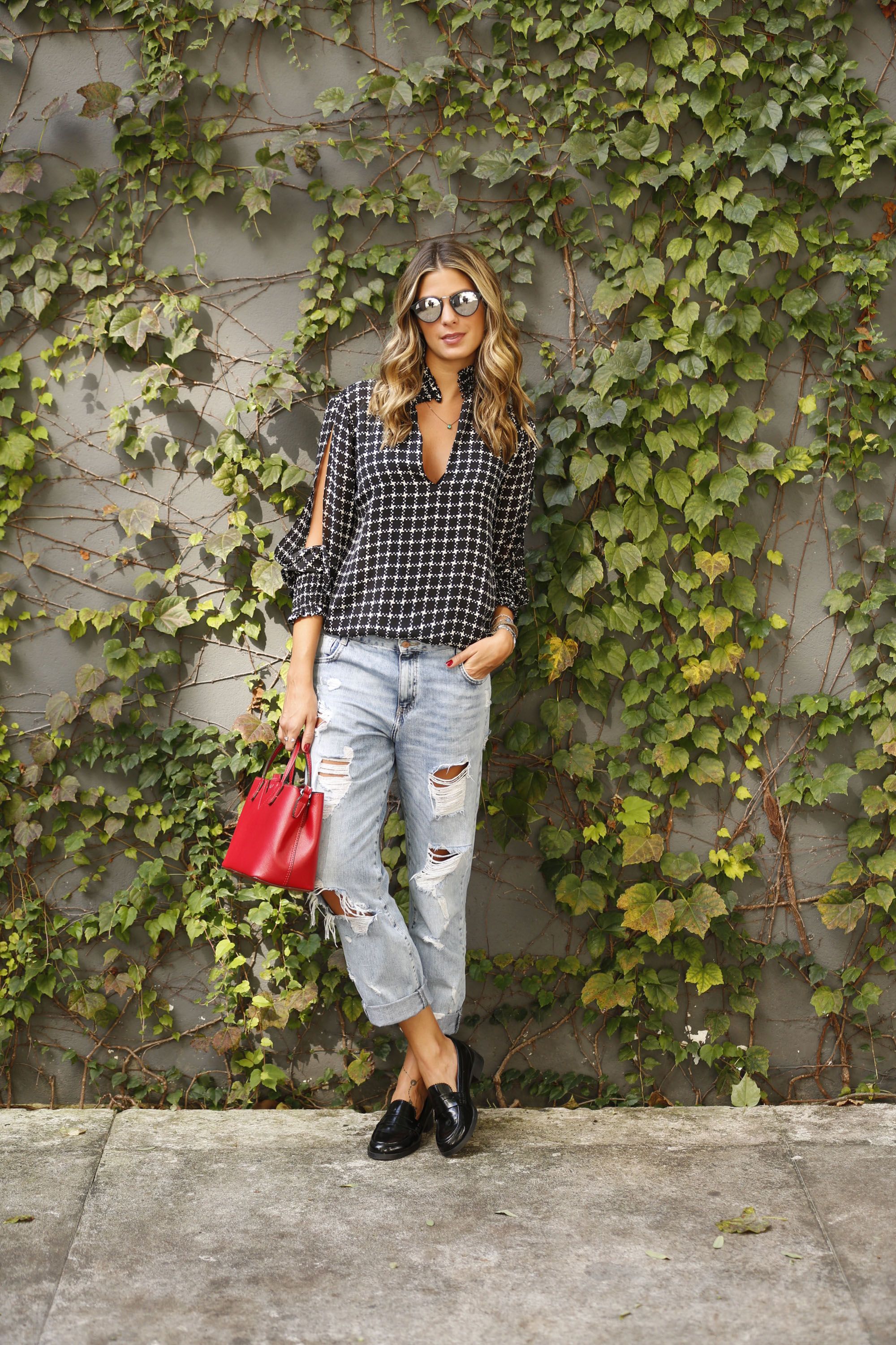 Avec un jean déchiré s-chem-nosit-lofery-zhenskie_ (24)