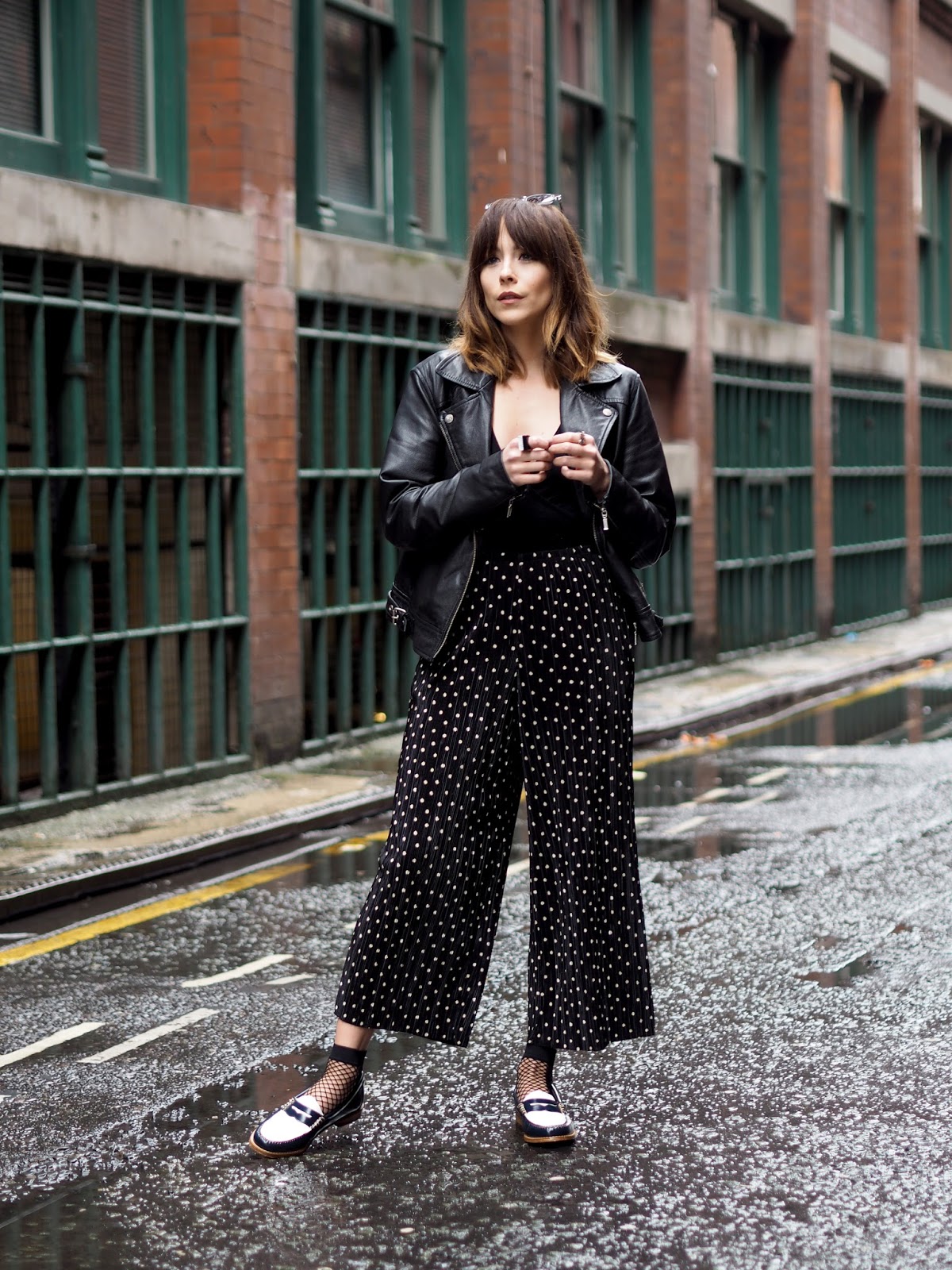 Les vêtements les plus faciles à choisir sont les échantillons sur un tirage à plat. s-chem-nosit-lofery-zhenskie_ (42)