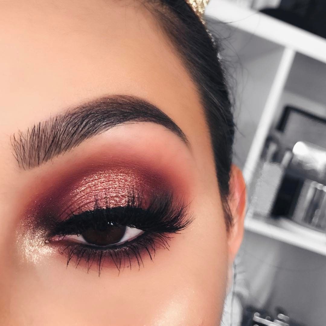 Les porteurs d'yeux ronds peuvent les rendre plus allongés si vous dirigez les cils vers le coin externe. smoki-ajs-dlya-karih-glaz_ (16)