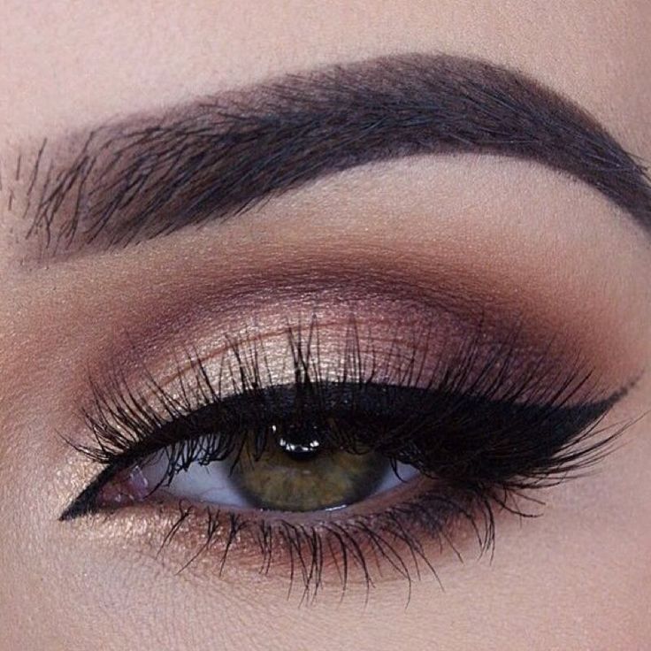 Il souligne parfaitement la lueur chaude des yeux, attire et attire l'attention des autres. smoki-ajs-dlya-karih-glaz_ (8)