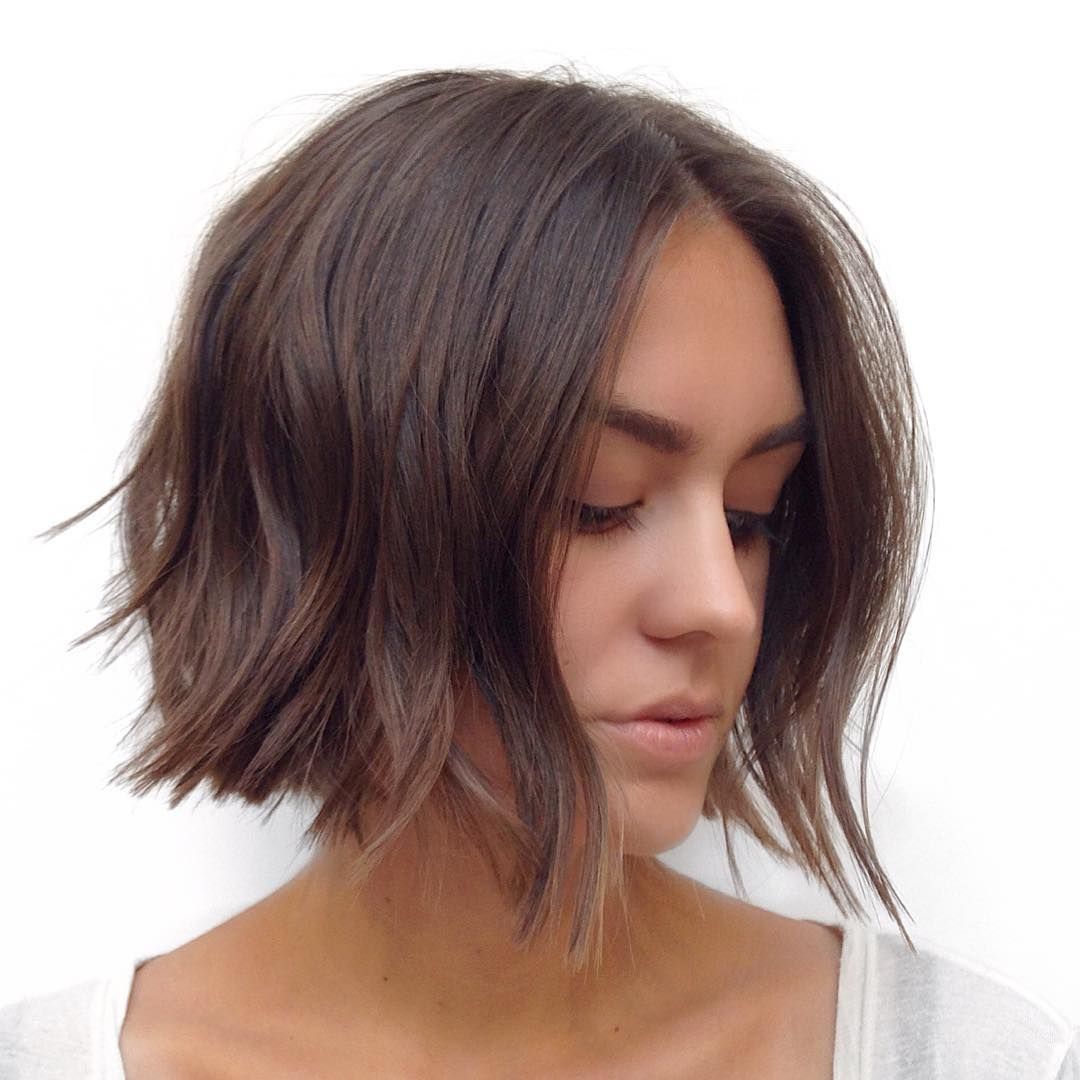 Dans la saison à venir, les coupes de cheveux courtes sont très populaires. strizhka-bob-photo_ (5)