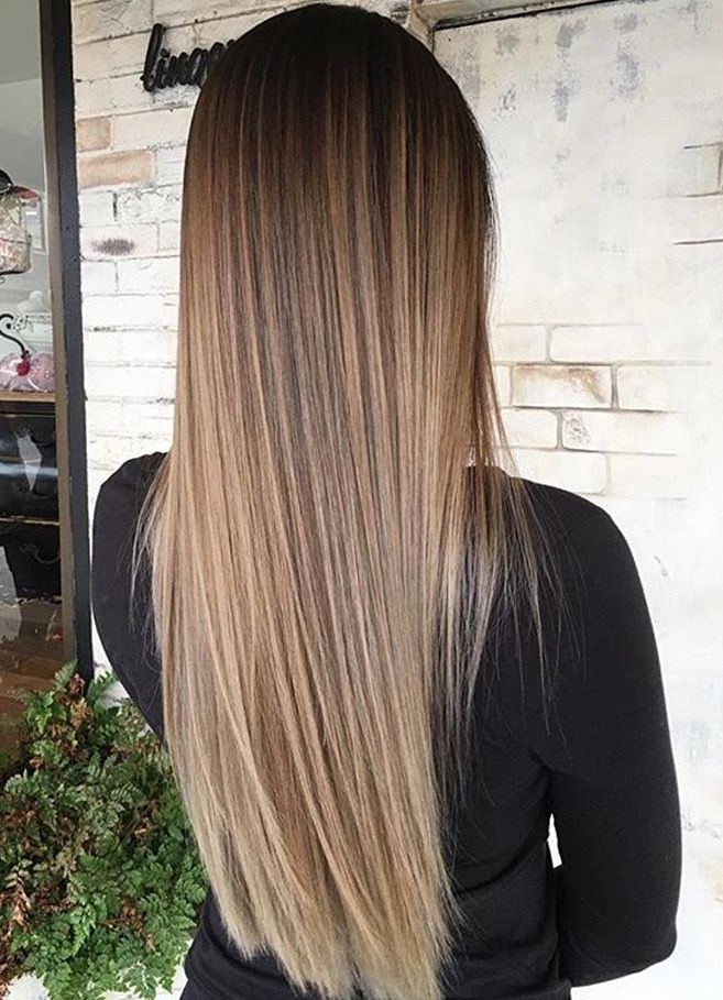 Les cheveux lisses et parfaitement raides sont une tendance absolue ces dernières saisons. Surtout quand ils sont épais, longs et sains. Le tas brillant a attiré ukladka-na-dlinnye-volosy_ (23)