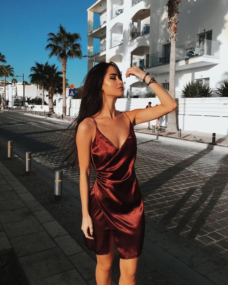 Kevyesti virtaava kangas tekee ulkonäöstä erittäin houkuttelevan atlasnye-platya_ (10)